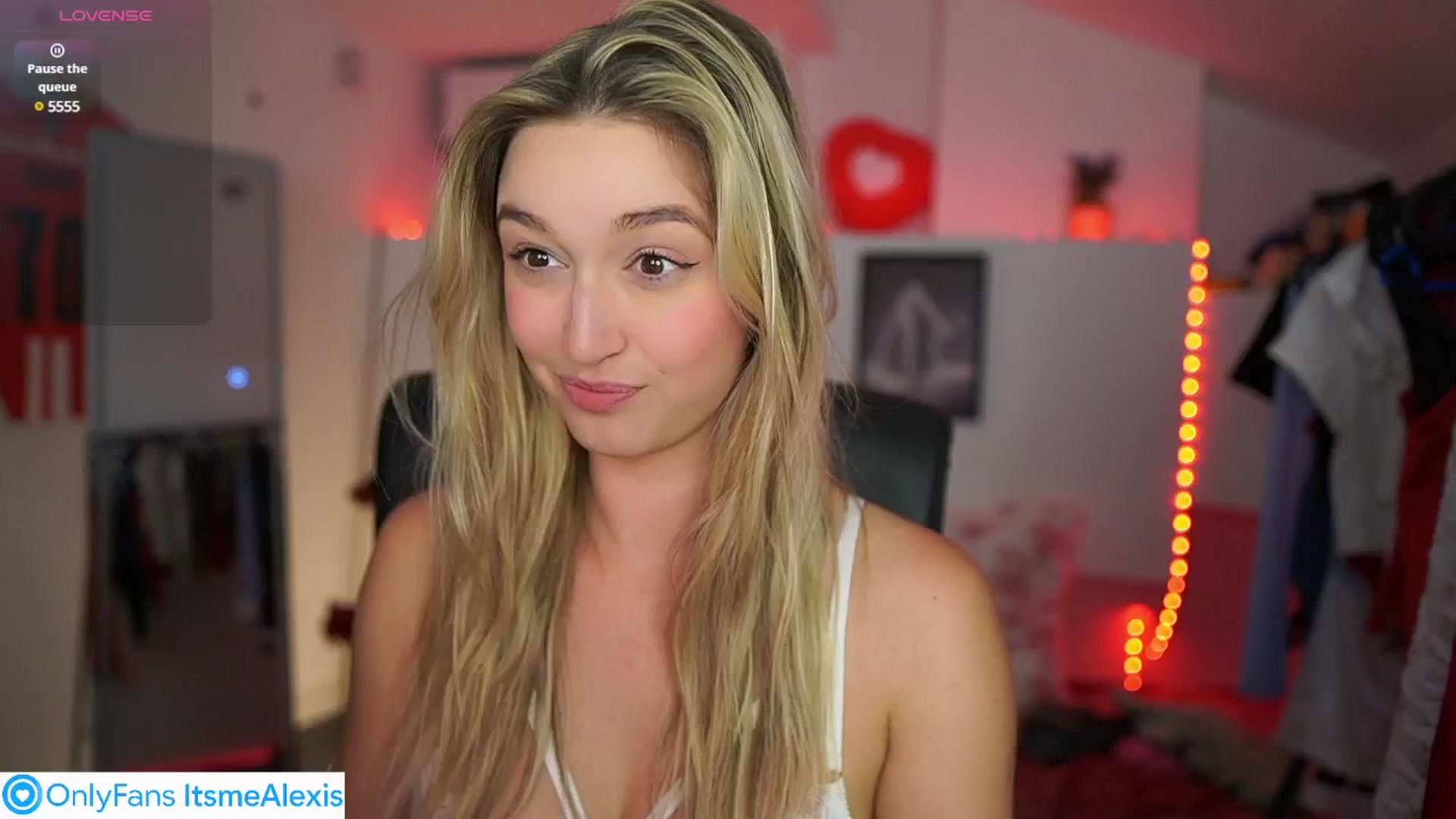Gallery image thumbnail from Alexis__Texas's myfreecams stream on, 05/10/2025, 18:15 image 3 of 20