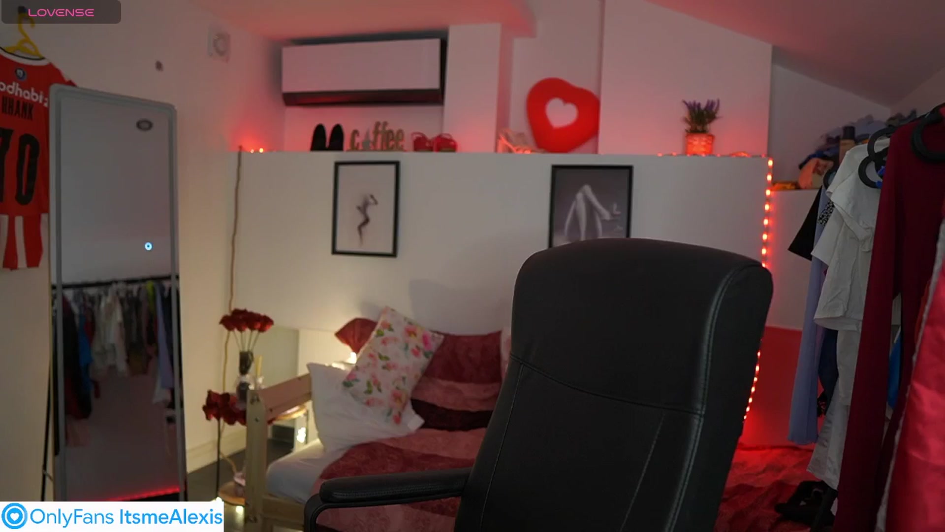 Gallery image thumbnail from Alexis__Texas's myfreecams stream on, 05/15/2025, 13:18 image 8 of 20