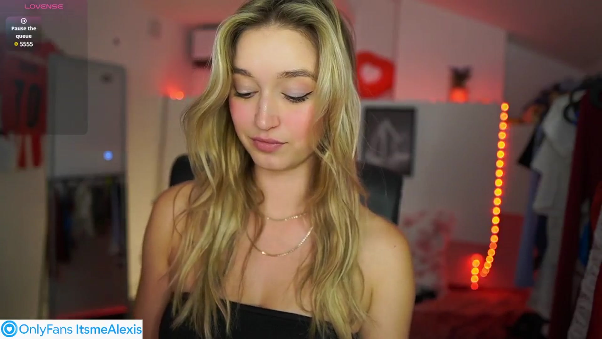 Gallery image thumbnail from Alexis__Texas's myfreecams stream on, 05/15/2025, 16:37 image 19 of 20