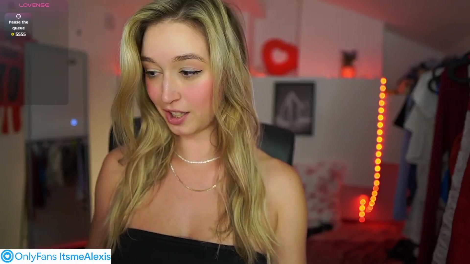 Gallery image thumbnail from Alexis__Texas's myfreecams stream on, 05/15/2025, 16:37 image 9 of 20
