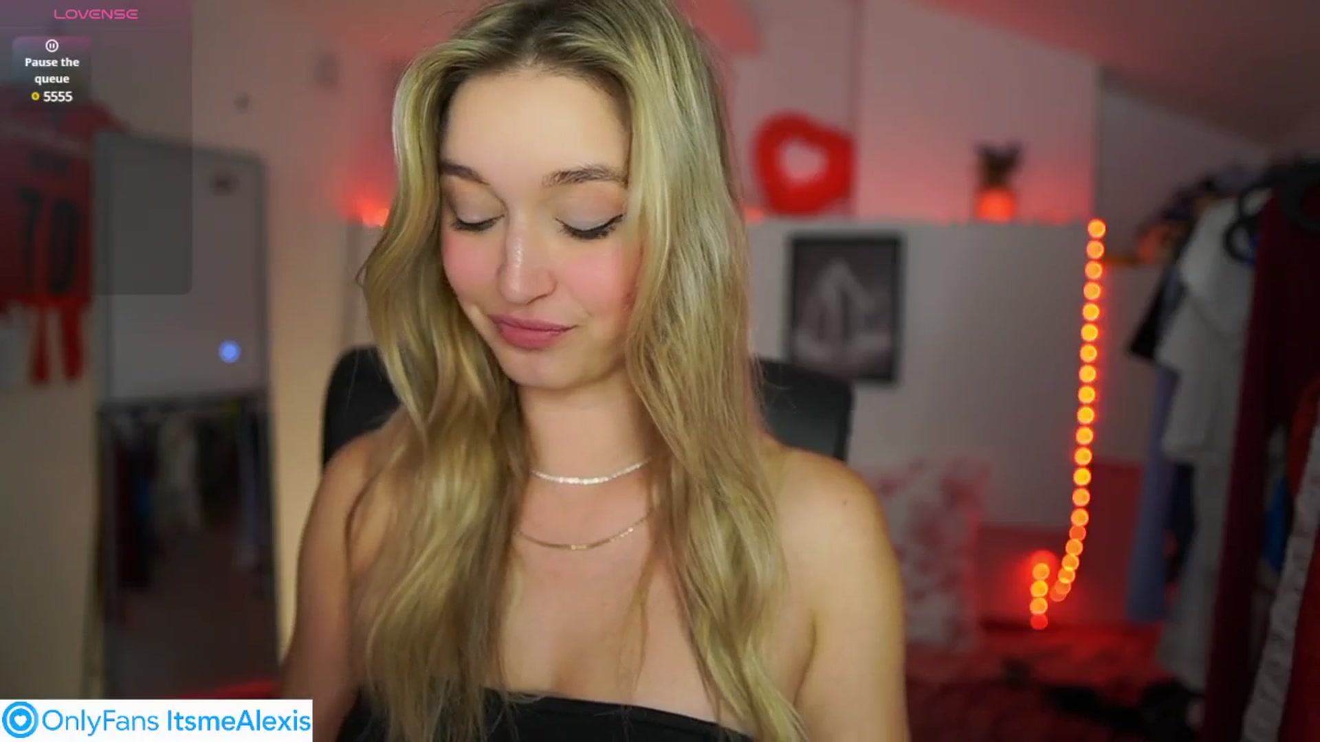 Gallery image thumbnail from Alexis__Texas's myfreecams stream on, 05/15/2025, 17:57 image 7 of 20