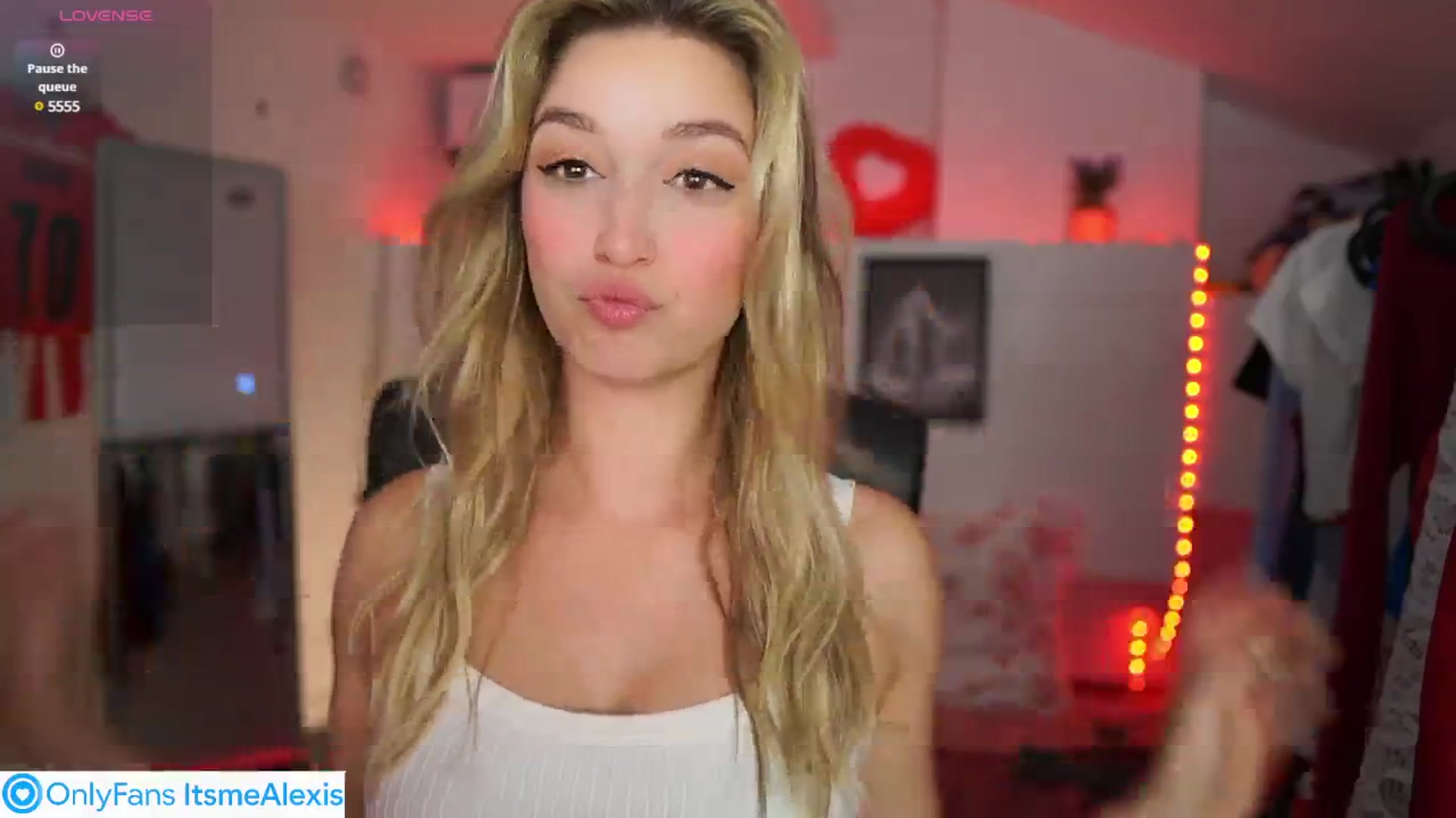 Gallery image thumbnail from Alexis__Texas's myfreecams stream on, 05/16/2025, 21:15 image 3 of 20