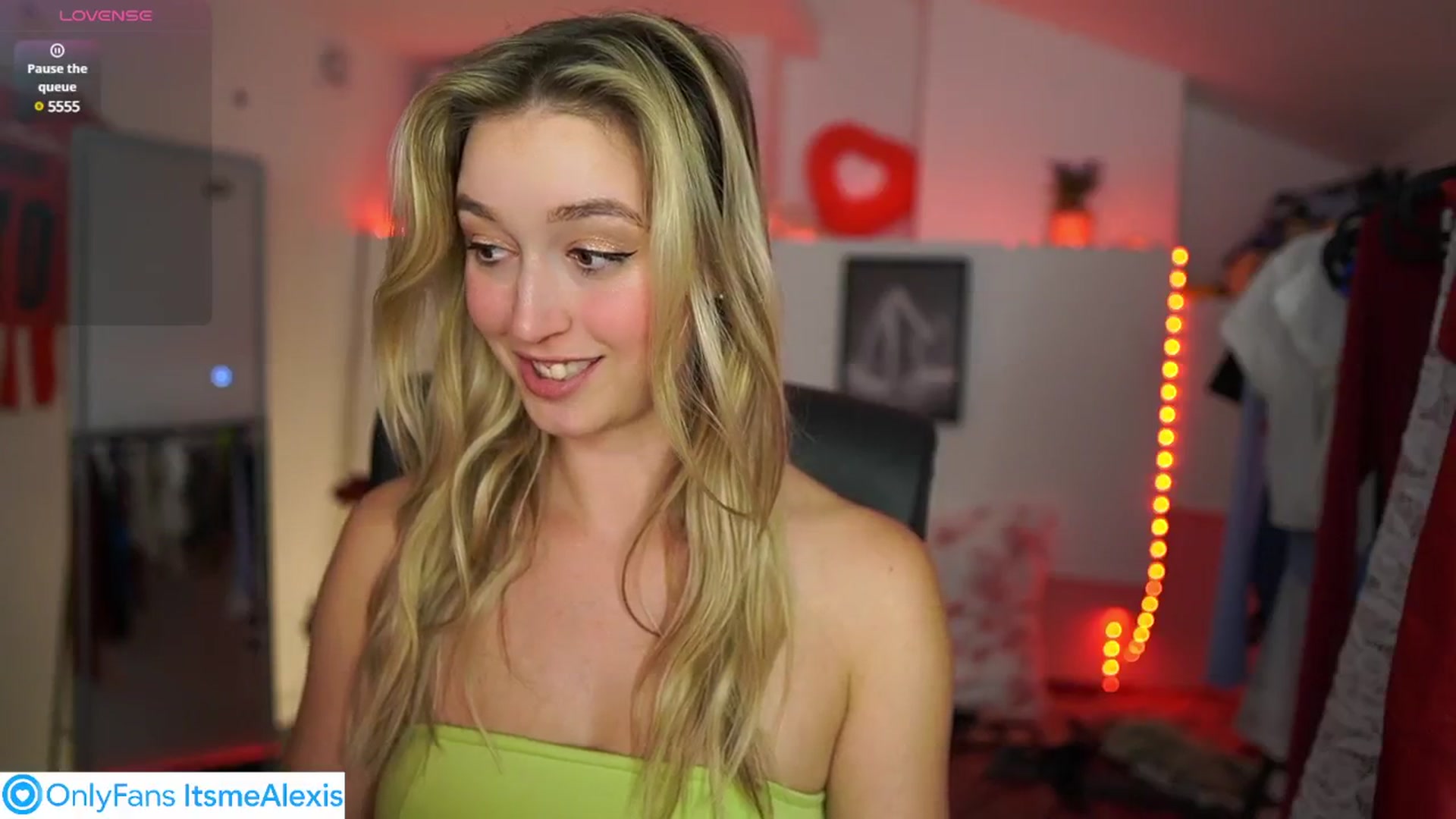 Gallery image thumbnail from Alexis__Texas's myfreecams stream on, 05/16/2025, 21:15 image 14 of 20