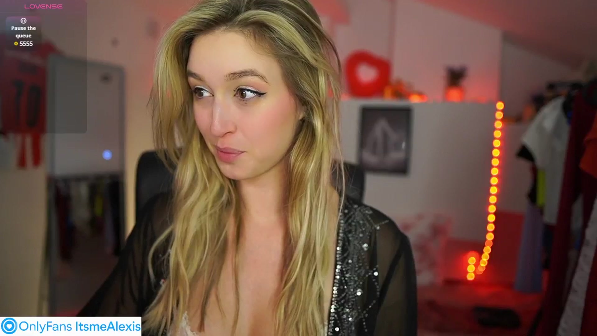 Gallery image thumbnail from Alexis__Texas's myfreecams stream on, 05/17/2025, 18:13 image 15 of 20