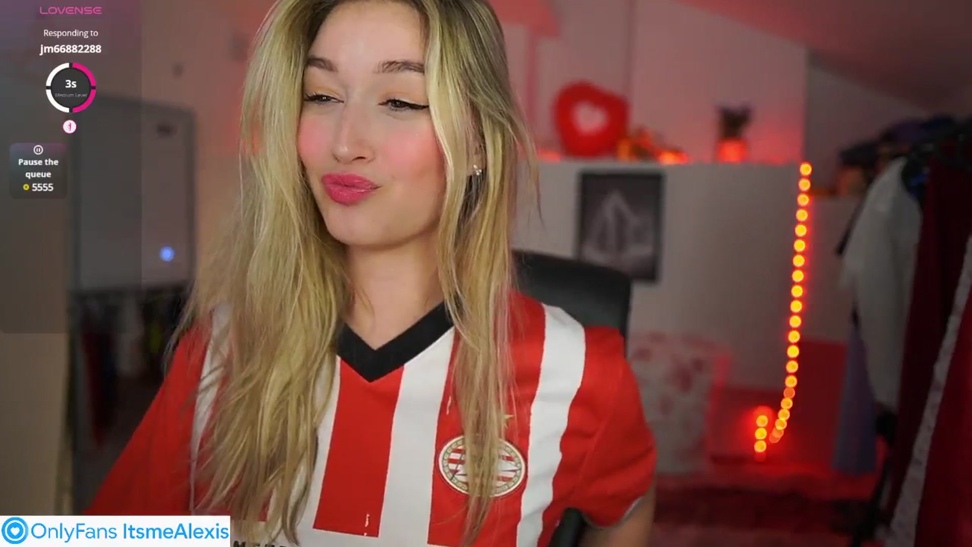Gallery image thumbnail from Alexis__Texas's myfreecams stream on, 05/18/2025, 19:15 image 3 of 20