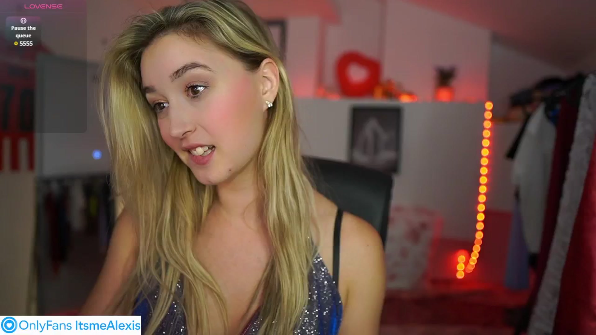 Gallery image thumbnail from Alexis__Texas's myfreecams stream on, 05/20/2025, 20:31 image 4 of 20