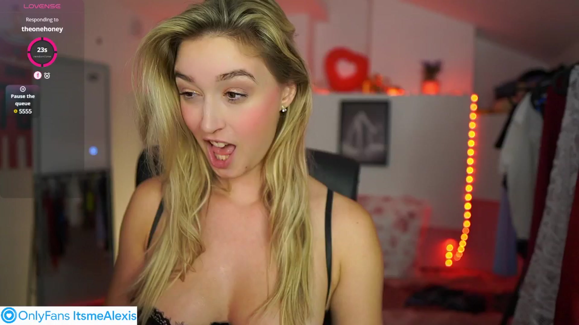 Gallery image thumbnail from Alexis__Texas's myfreecams stream on, 05/20/2025, 22:21 image 19 of 20