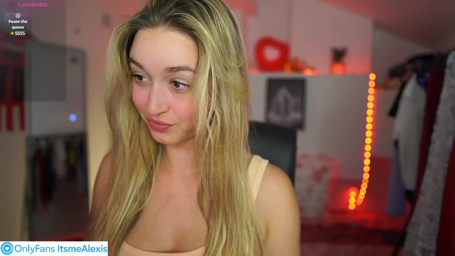 Gallery image thumbnail from Alexis__Texas's myfreecams stream on, 05/25/2025, 22:30 image 17 of 20
