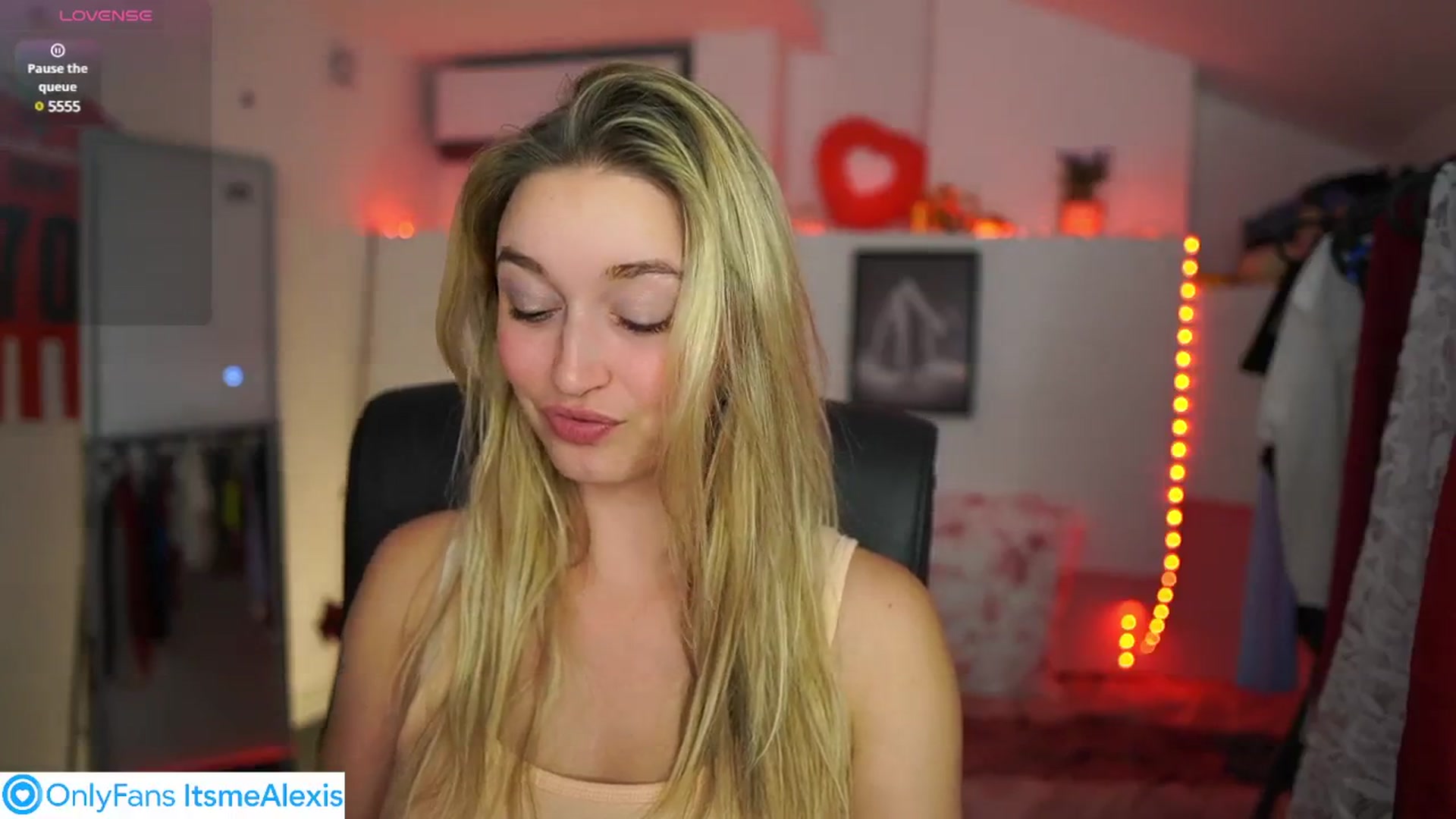 Gallery image thumbnail from Alexis__Texas's myfreecams stream on, 05/25/2025, 22:30 image 11 of 20