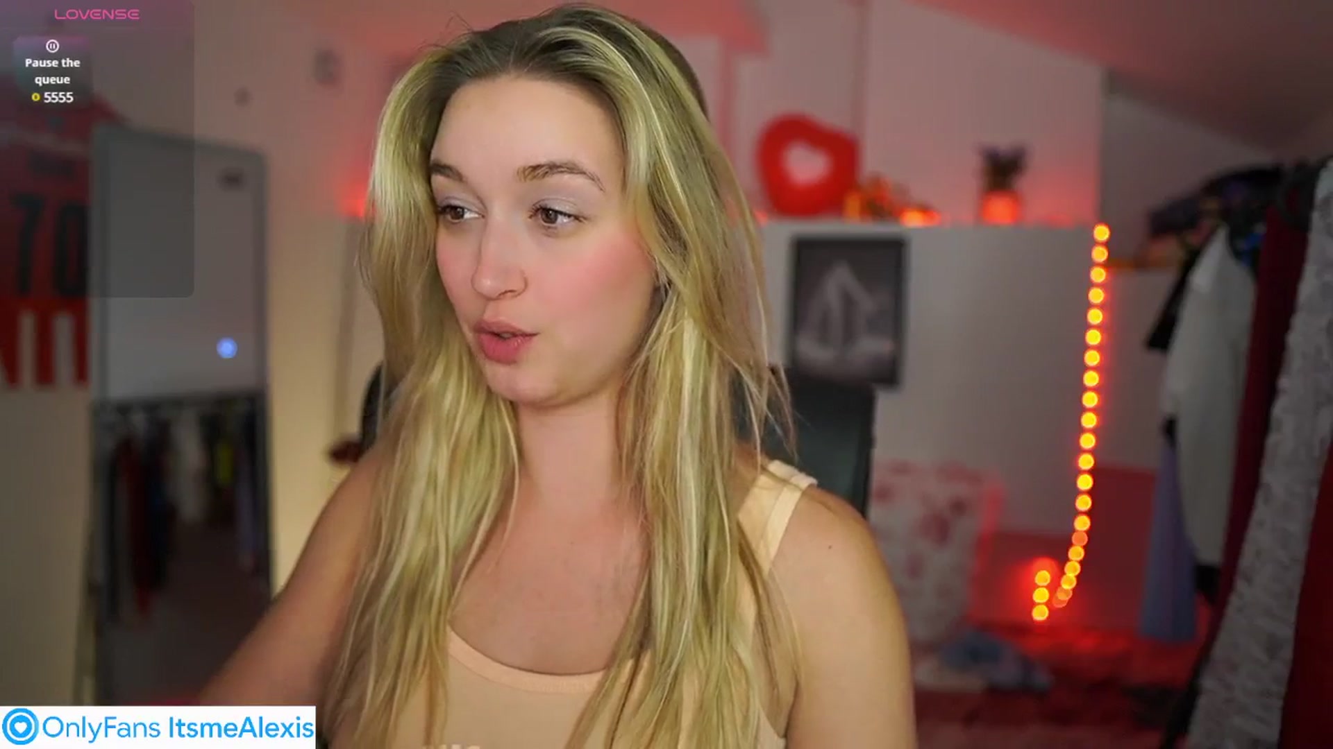 Gallery image thumbnail from Alexis__Texas's myfreecams stream on, 05/26/2025, 24:33 image 10 of 20