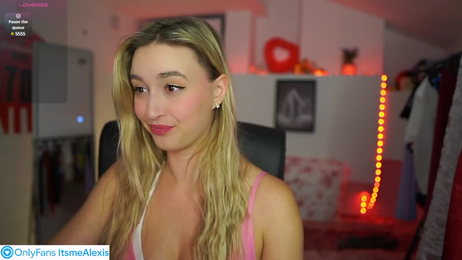 Gallery image thumbnail from Alexis__Texas's myfreecams stream on, 05/27/2025, 20:37 image 18 of 20
