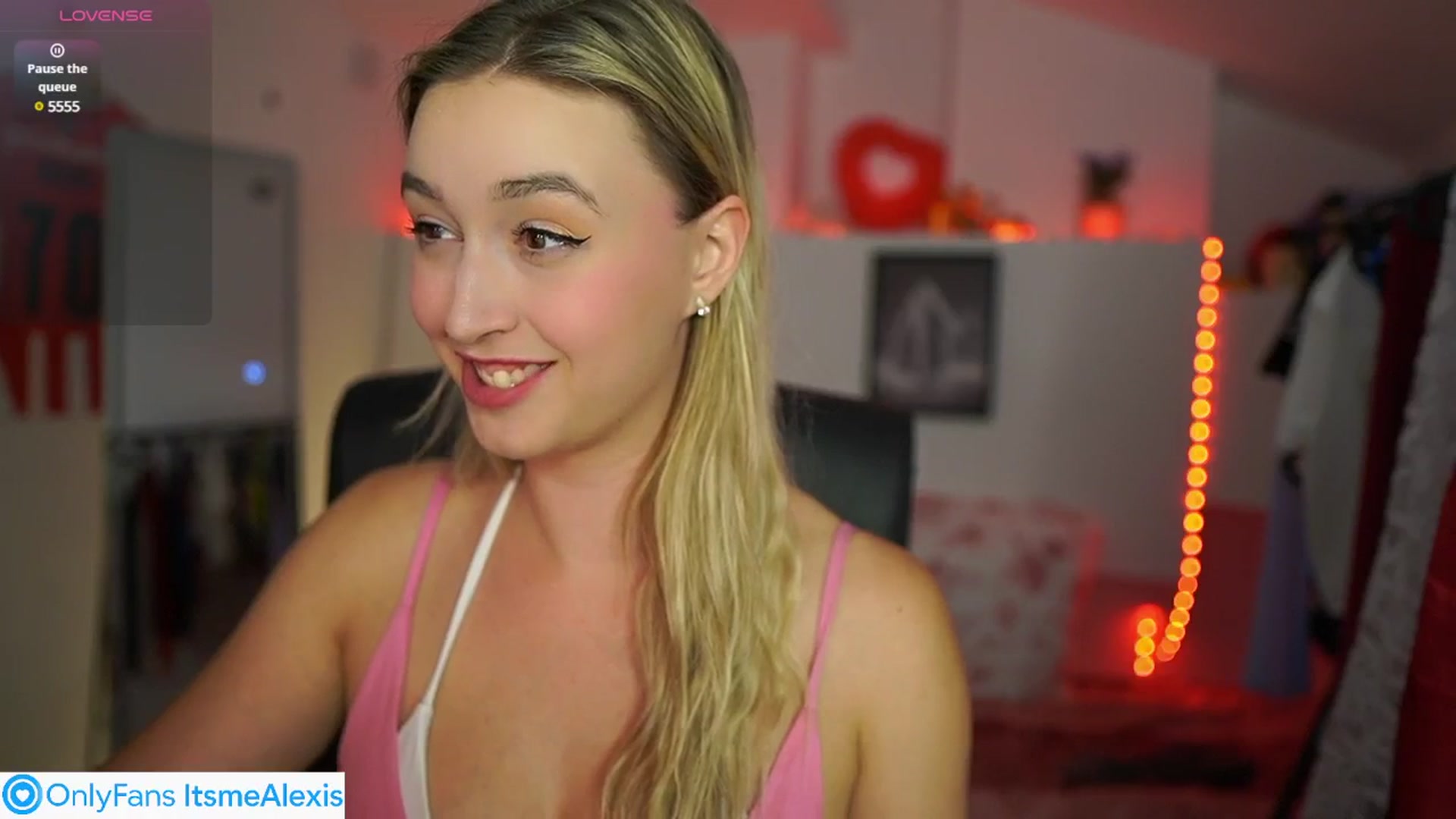 Gallery image thumbnail from Alexis__Texas's myfreecams stream on, 05/27/2025, 22:04 image 9 of 20