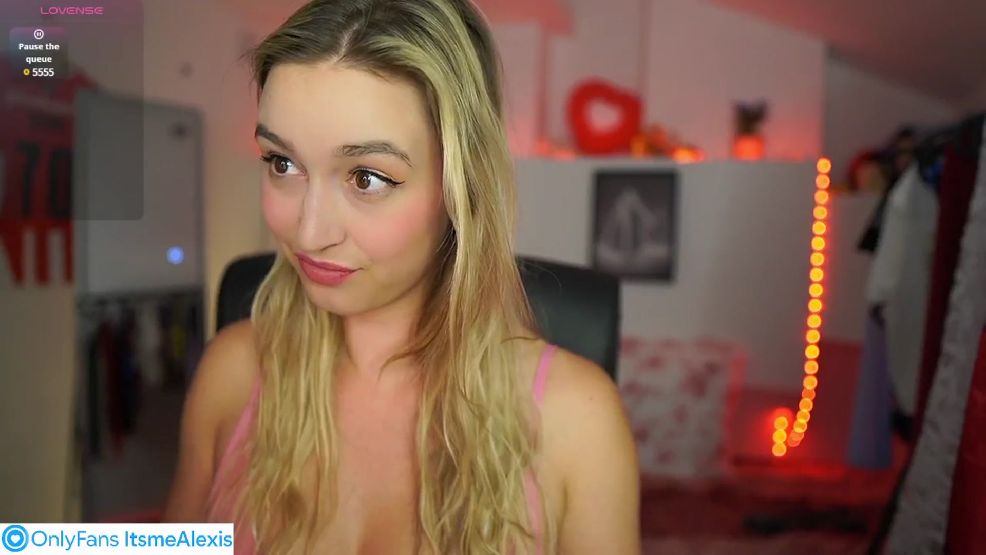 Gallery image thumbnail from Alexis__Texas's myfreecams stream on, 05/27/2025, 22:04 image 16 of 20