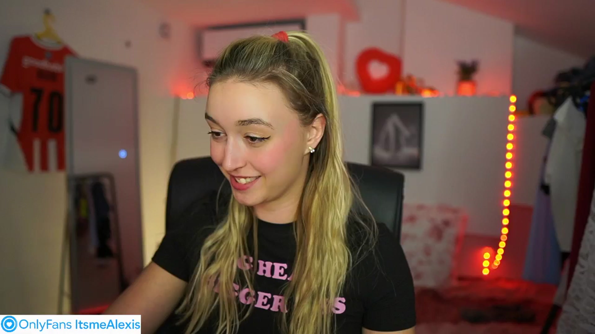 Gallery image thumbnail from Alexis__Texas's myfreecams stream on, 05/28/2025, 19:54 image 13 of 20