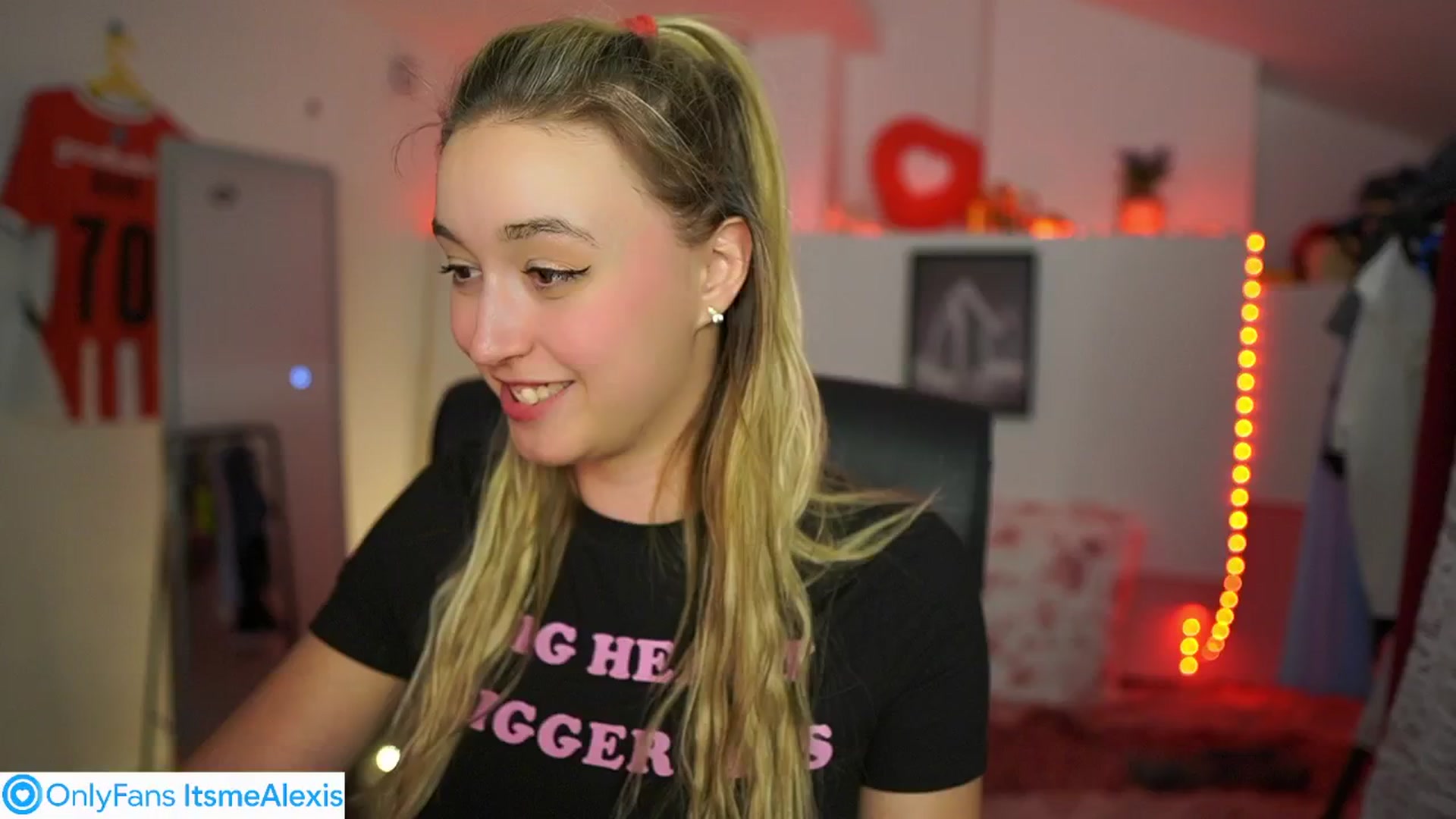 Gallery image thumbnail from Alexis__Texas's myfreecams stream on, 05/28/2025, 19:54 image 15 of 20