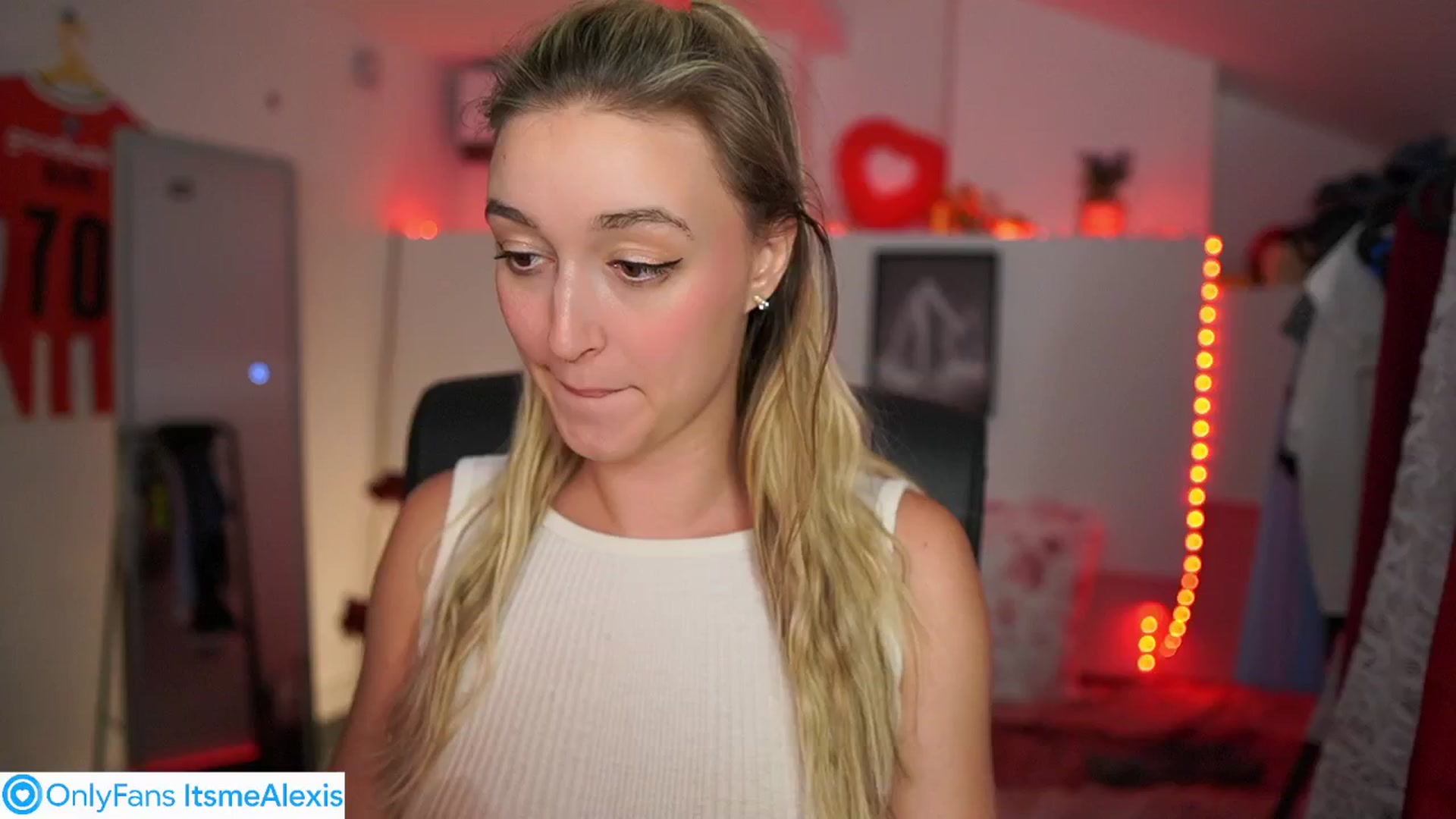 Gallery image thumbnail from Alexis__Texas's myfreecams stream on, 05/28/2025, 21:26 image 18 of 20