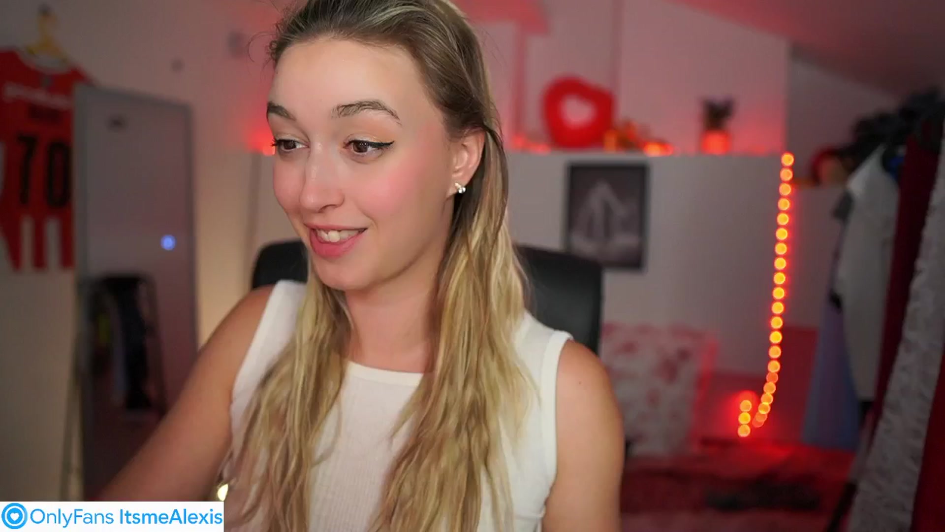 Gallery image thumbnail from Alexis__Texas's myfreecams stream on, 05/28/2025, 21:26 image 17 of 20