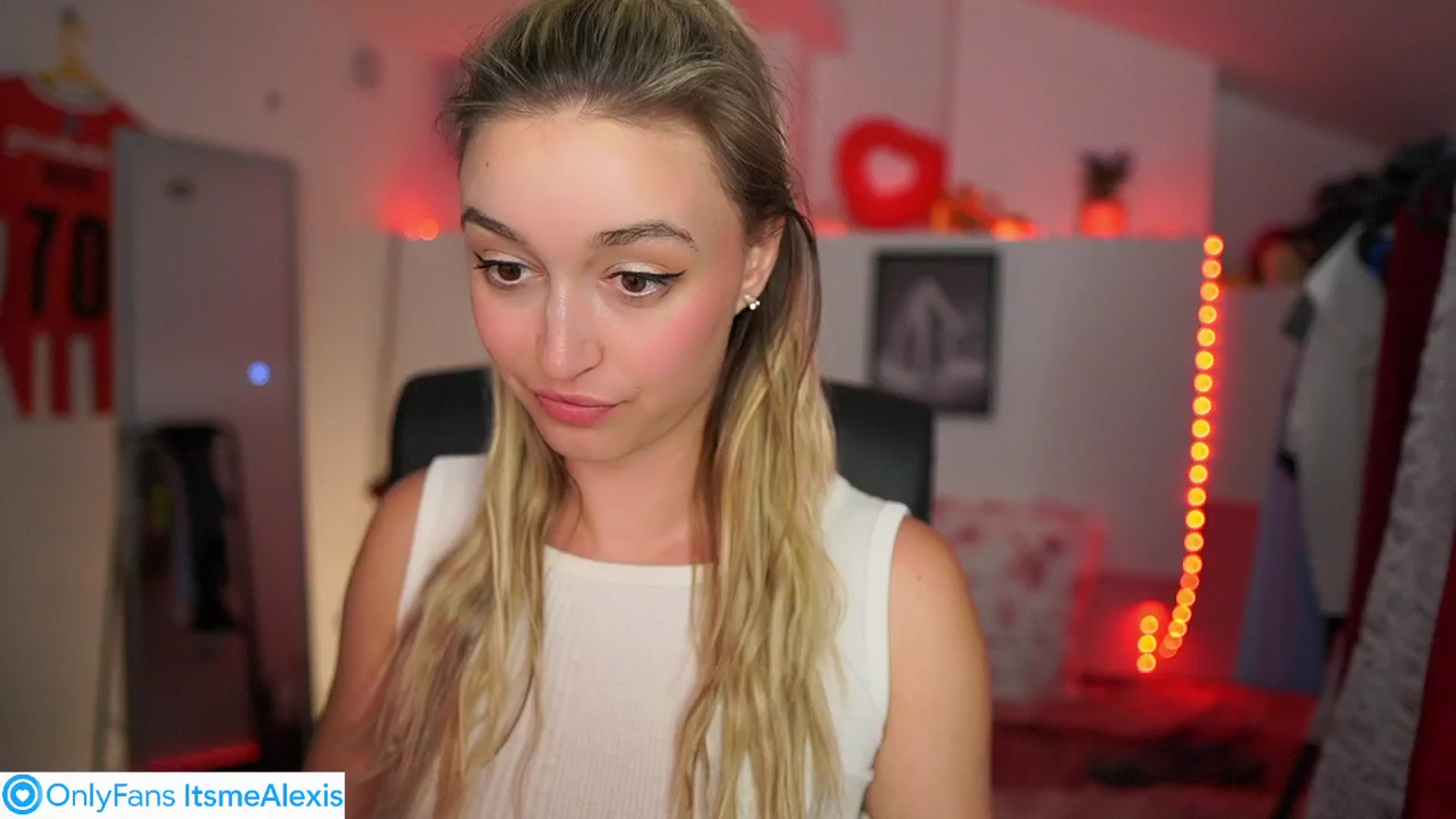 Gallery image thumbnail from Alexis__Texas's myfreecams stream on, 05/28/2025, 21:26 image 15 of 20