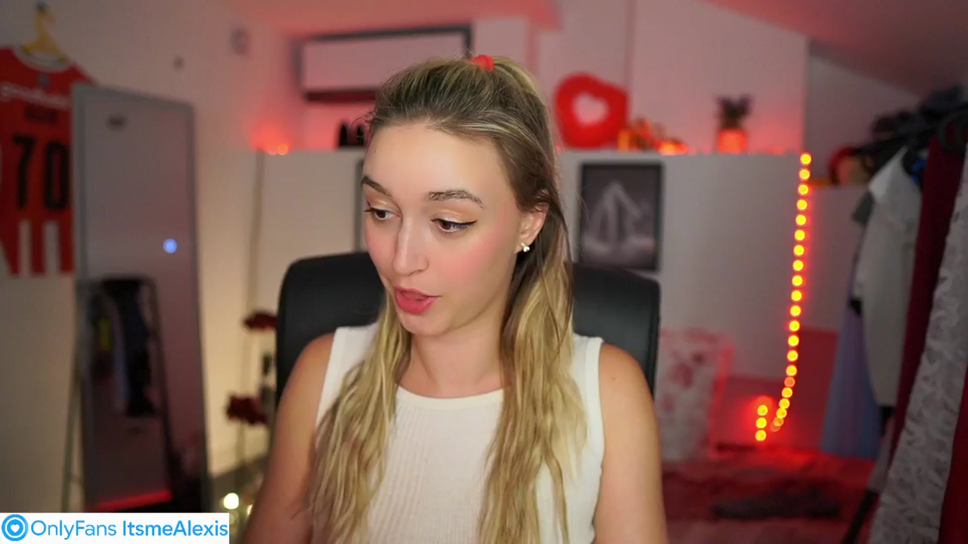 Gallery image thumbnail from Alexis__Texas's myfreecams stream on, 05/28/2025, 23:19 image 14 of 20