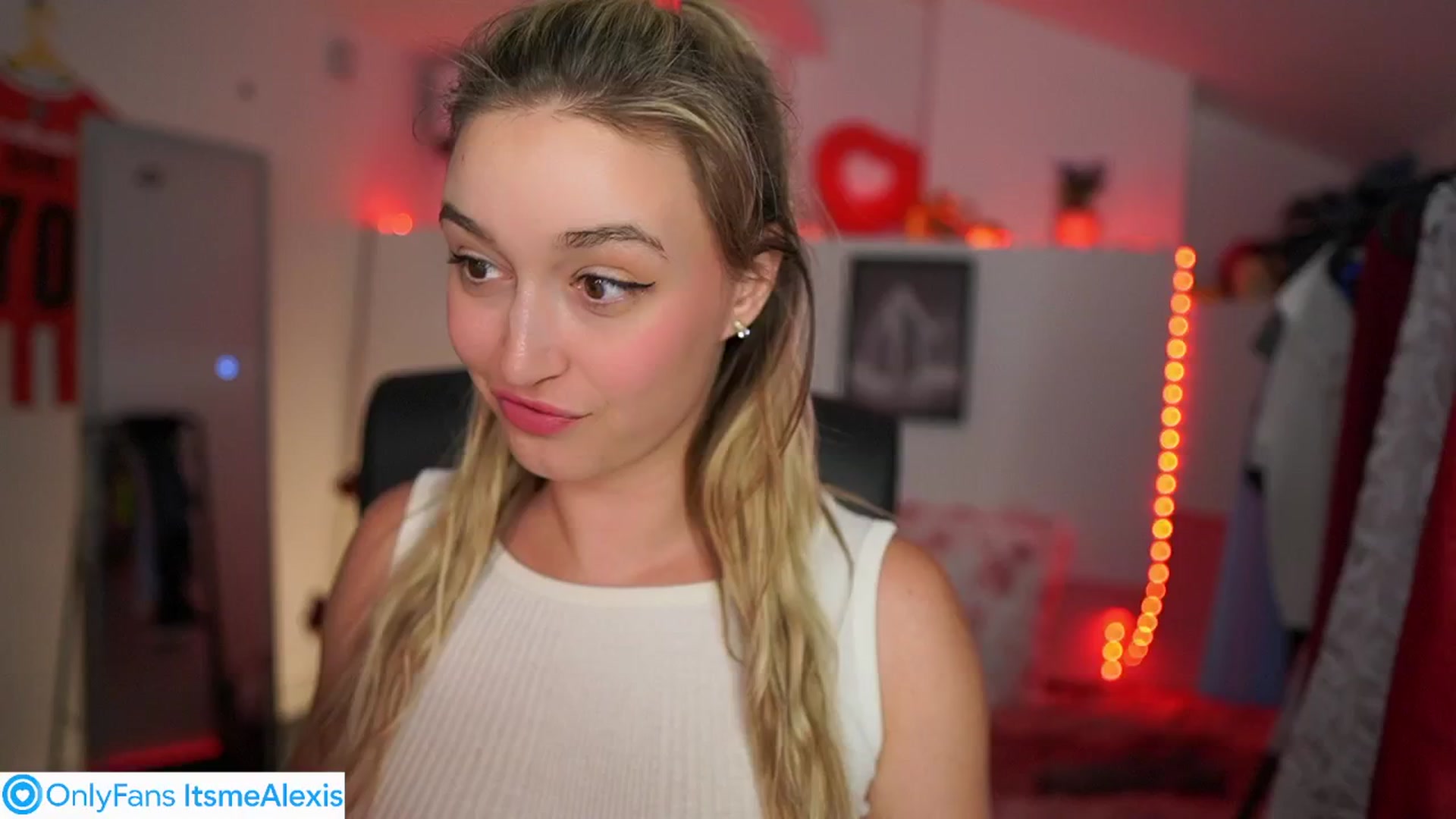 Gallery image thumbnail from Alexis__Texas's myfreecams stream on, 05/28/2025, 23:19 image 20 of 20