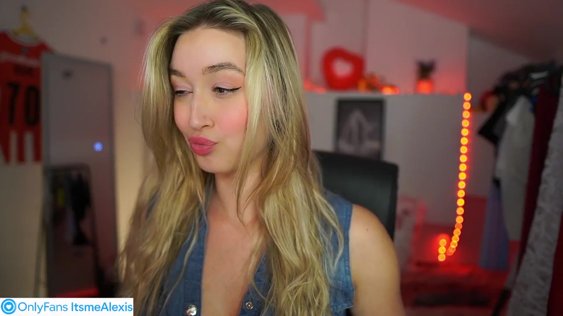 Gallery image thumbnail from Alexis__Texas's myfreecams stream on, 05/30/2025, 18:43 image 18 of 20