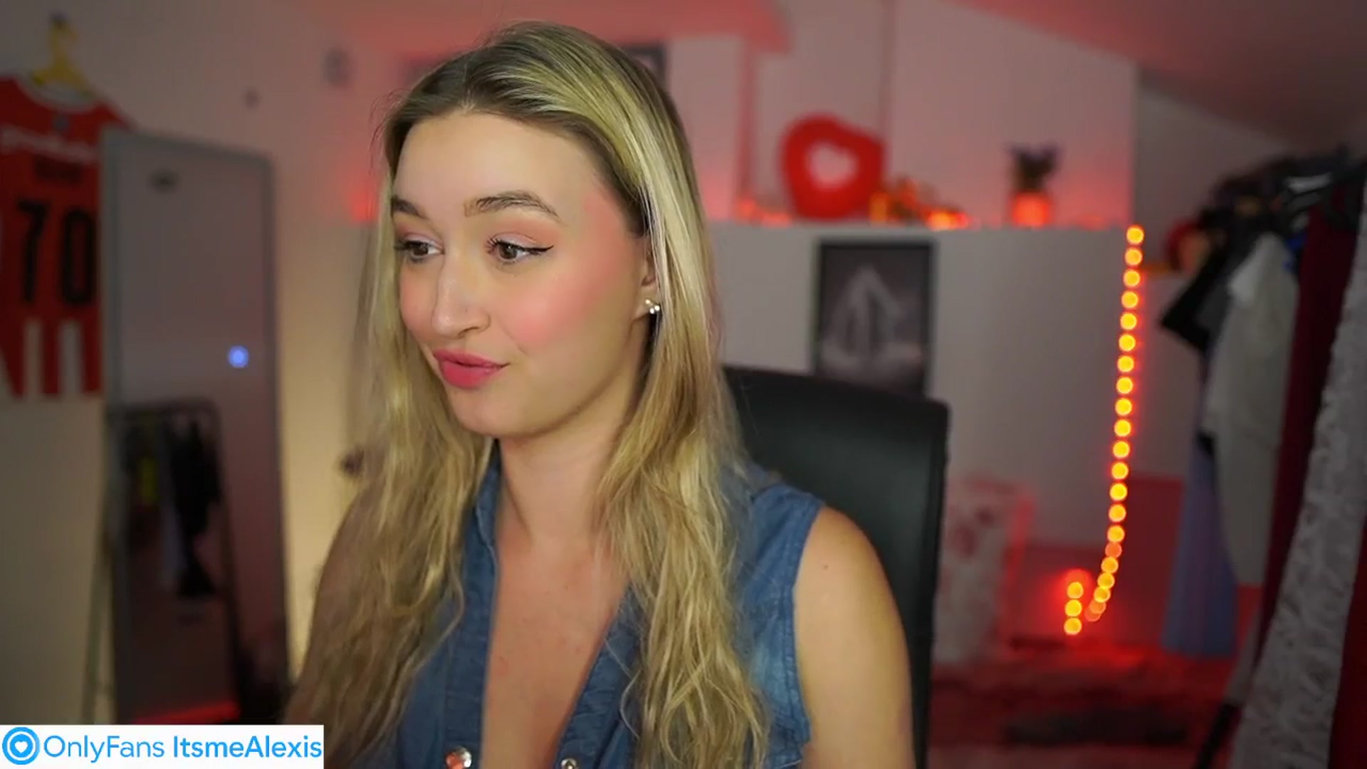 Gallery image thumbnail from Alexis__Texas's myfreecams stream on, 05/30/2025, 18:43 image 9 of 20