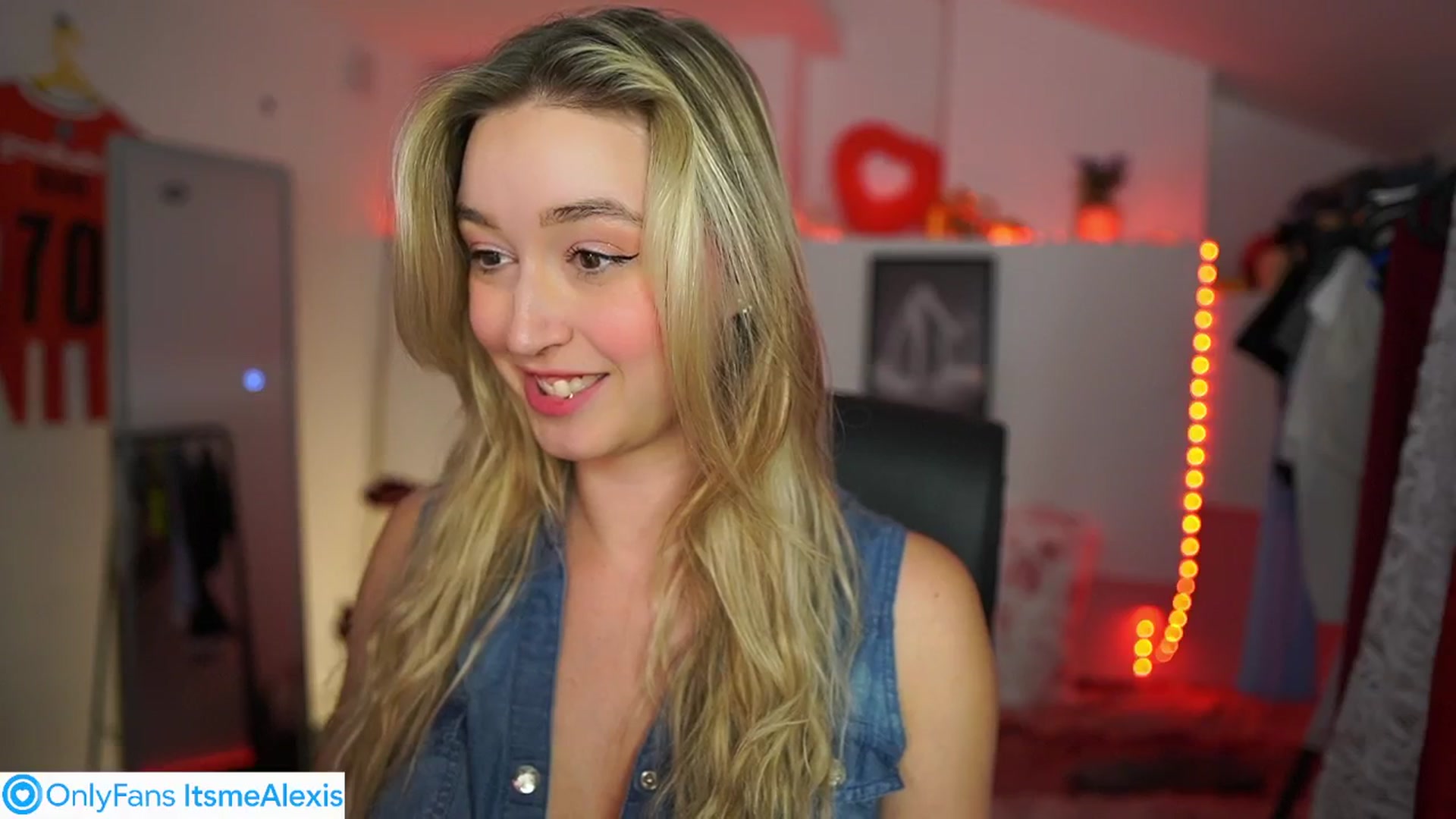Gallery image thumbnail from Alexis__Texas's myfreecams stream on, 05/30/2025, 18:43 image 17 of 20