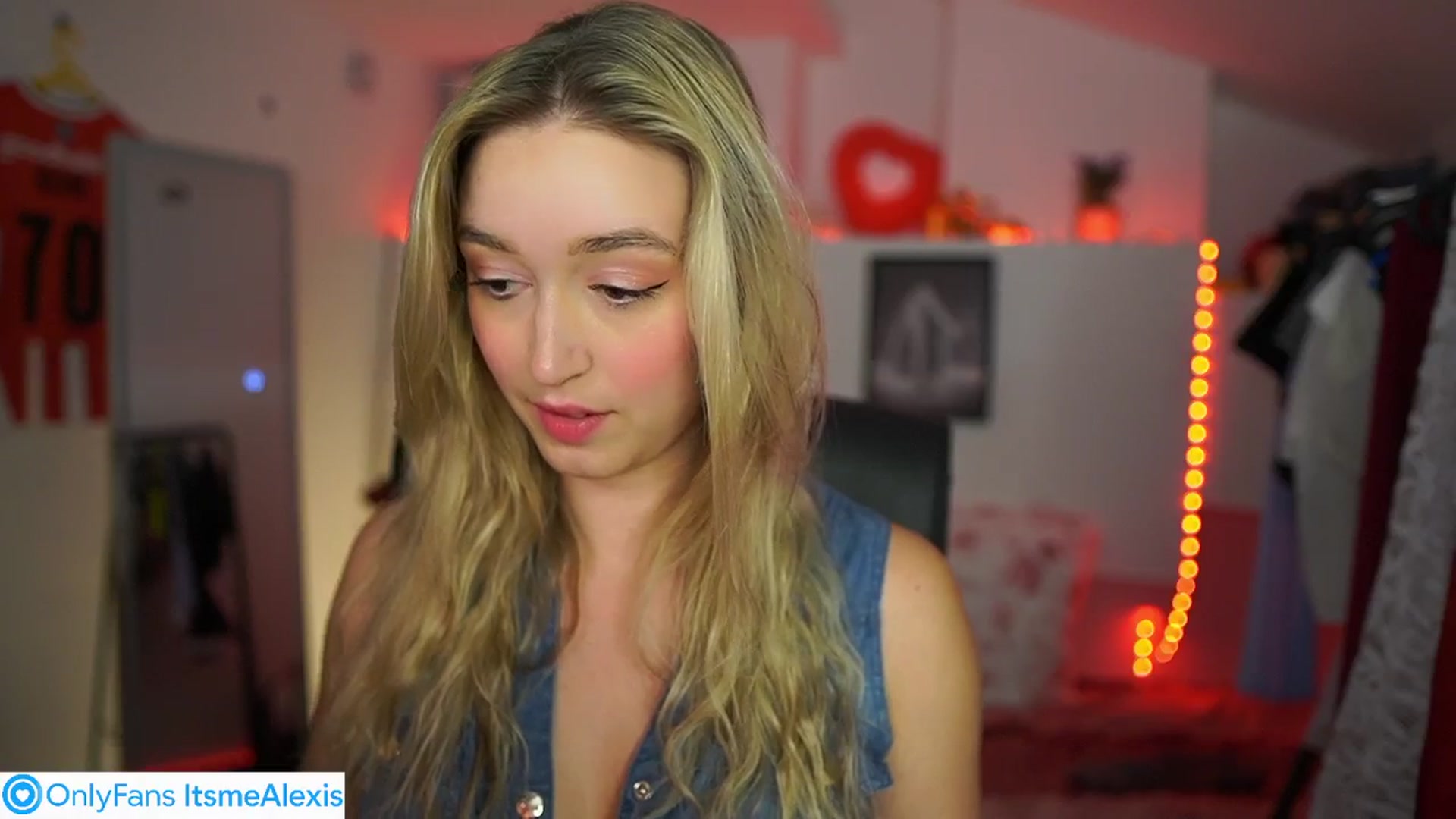 Gallery image thumbnail from Alexis__Texas's myfreecams stream on, 05/30/2025, 18:43 image 3 of 20