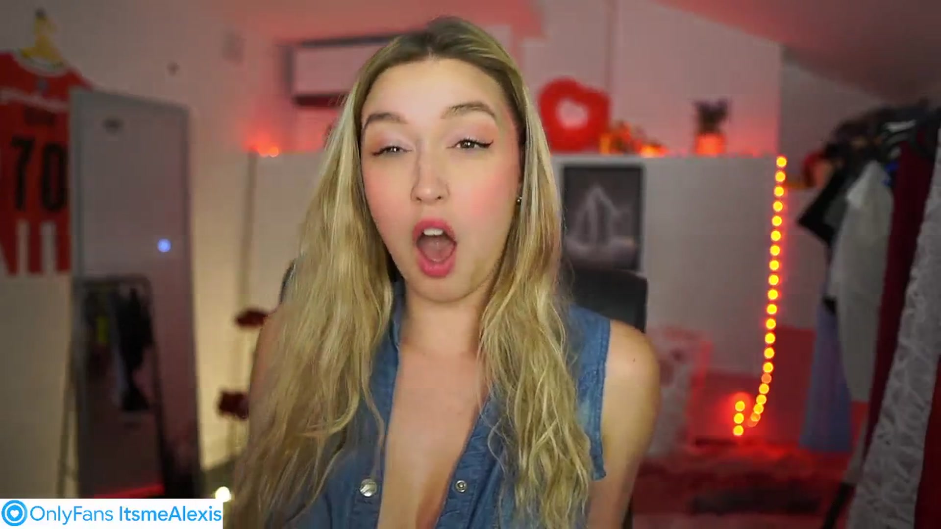 Gallery image thumbnail from Alexis__Texas's myfreecams stream on, 05/30/2025, 18:43 image 12 of 20