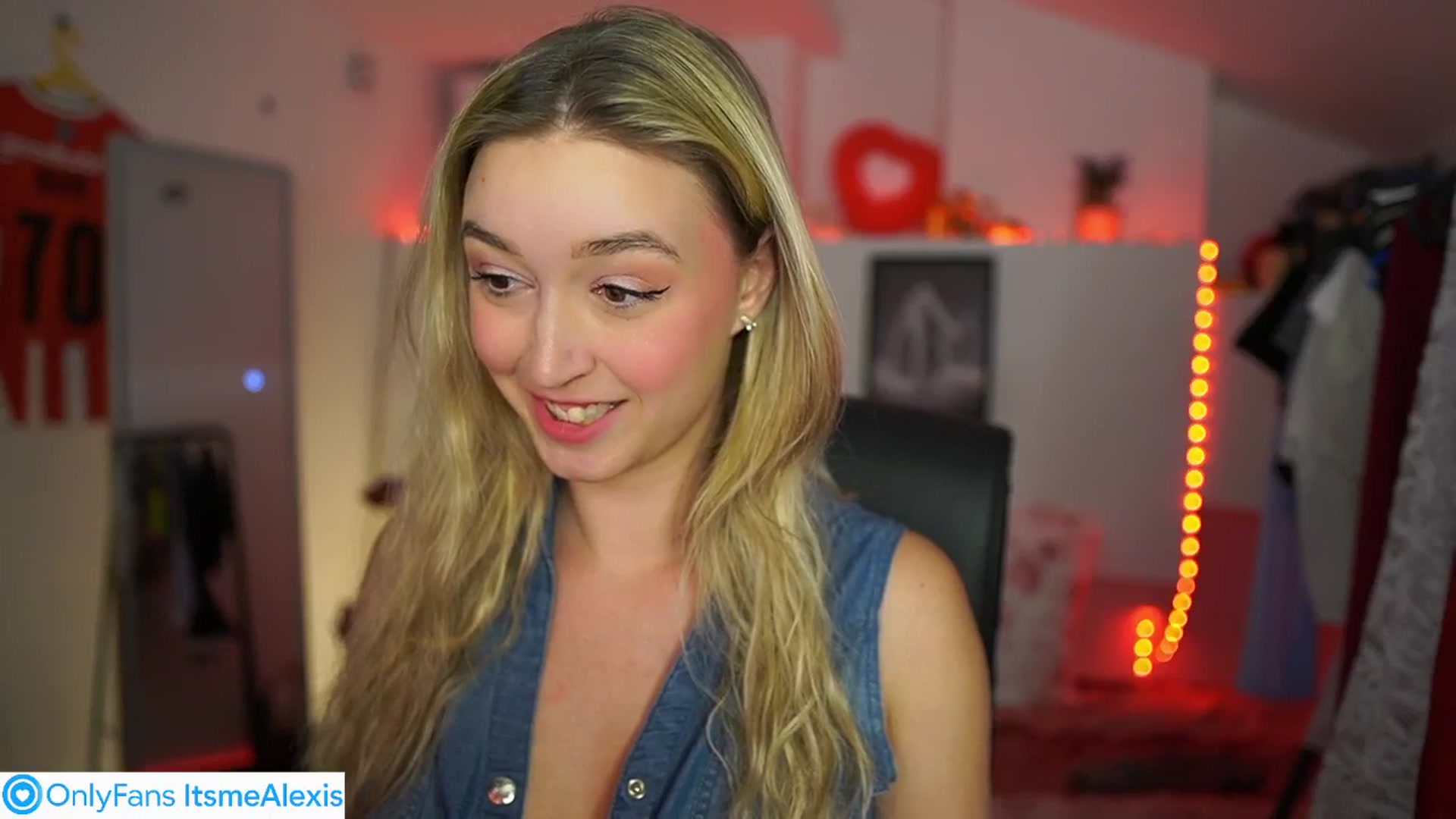Gallery image thumbnail from Alexis__Texas's myfreecams stream on, 05/30/2025, 18:43 image 8 of 20