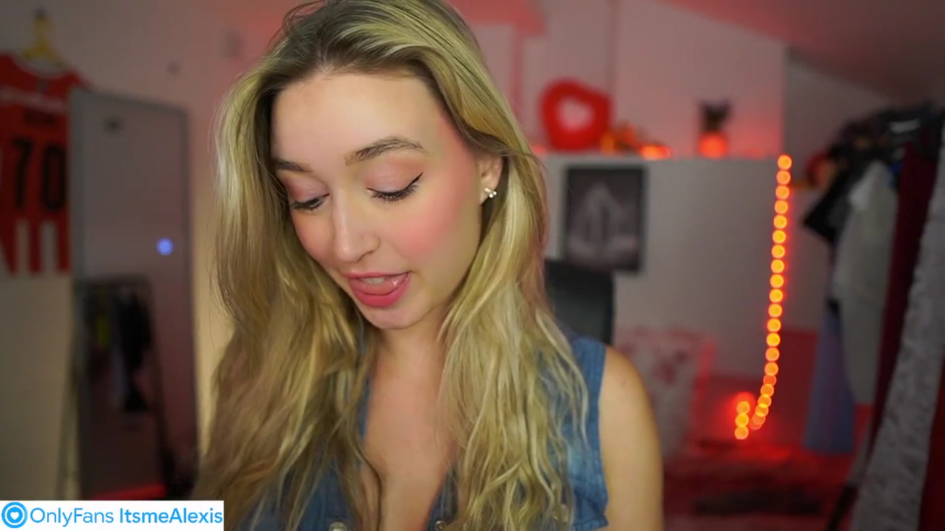 Gallery image thumbnail from Alexis__Texas's myfreecams stream on, 05/30/2025, 18:43 image 13 of 20