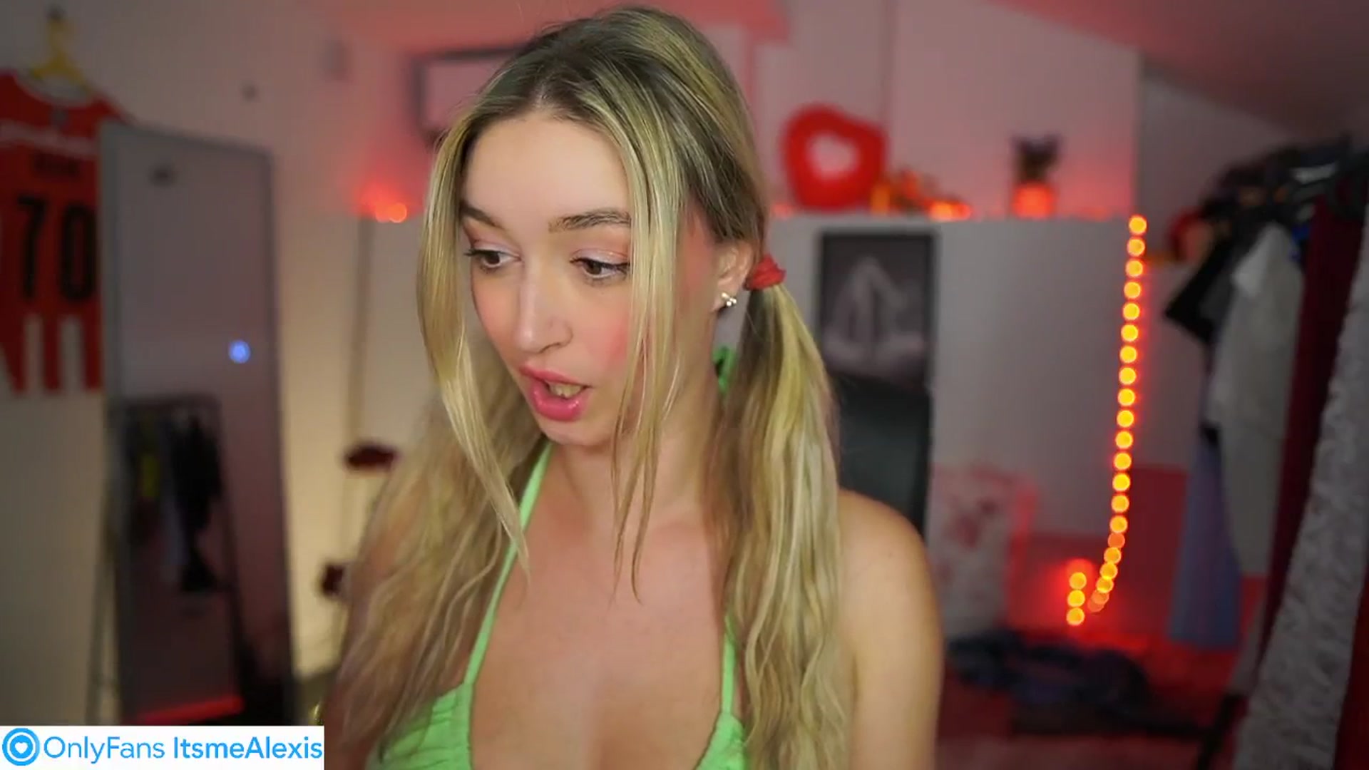 Gallery image thumbnail from Alexis__Texas's myfreecams stream on, 05/30/2025, 20:38 image 12 of 20
