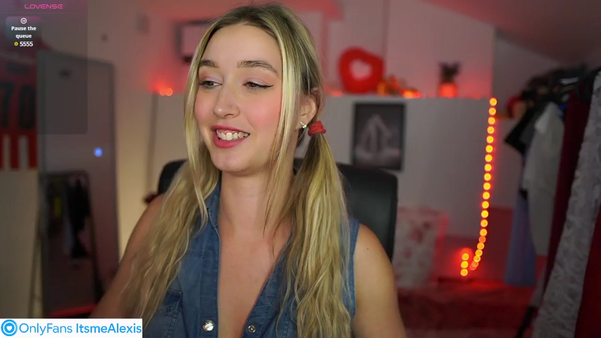 Gallery image thumbnail from Alexis__Texas's myfreecams stream on, 05/30/2025, 22:34 image 1 of 20