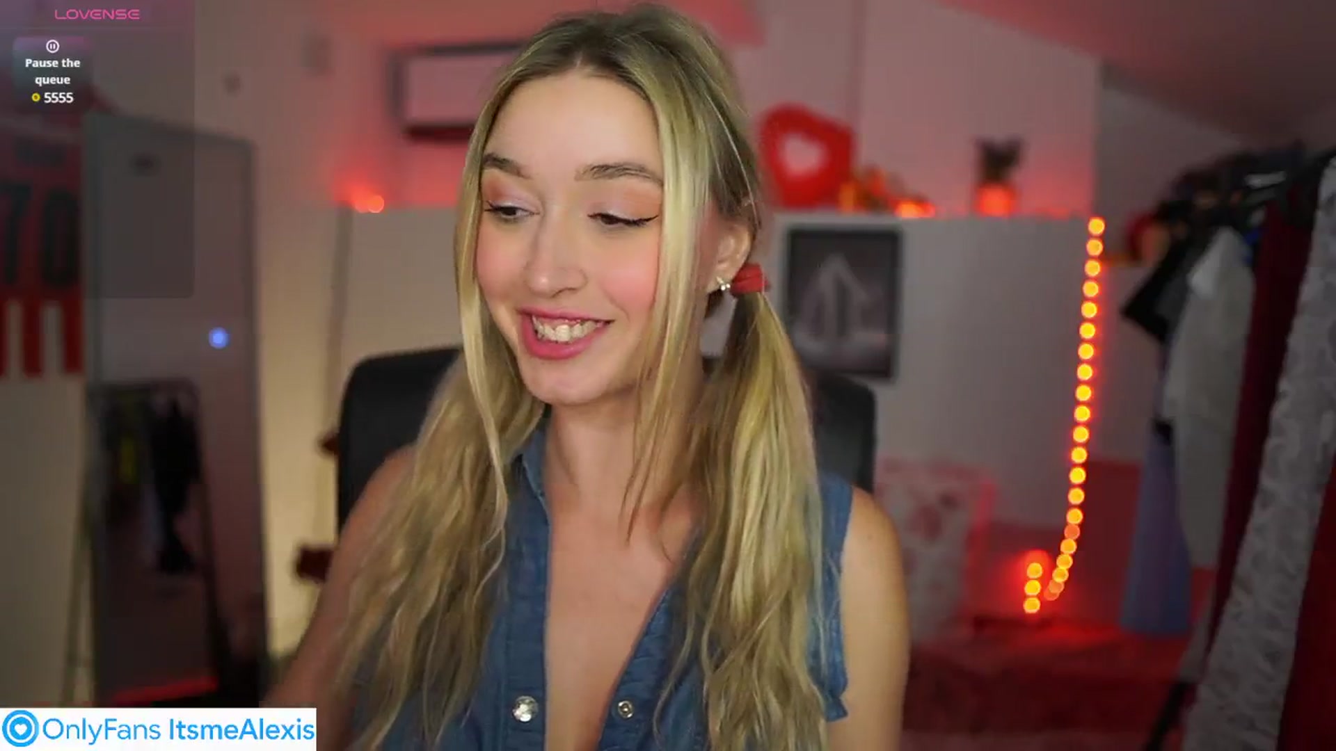 Gallery image thumbnail from Alexis__Texas's myfreecams stream on, 05/30/2025, 22:34 image 2 of 20
