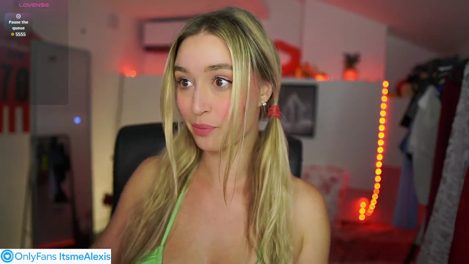 Gallery image thumbnail from Alexis__Texas's myfreecams stream on, 05/30/2025, 22:34 image 15 of 20