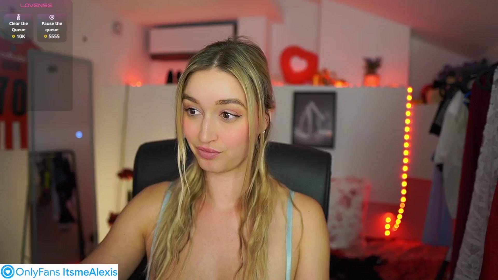 Gallery image thumbnail from Alexis__Texas's myfreecams stream on, 05/31/2025, 18:24 image 10 of 20