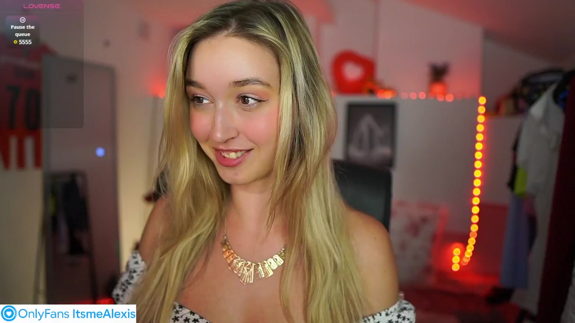Gallery image thumbnail from Alexis__Texas's myfreecams stream on, 06/13/2025, 21:08 image 6 of 20