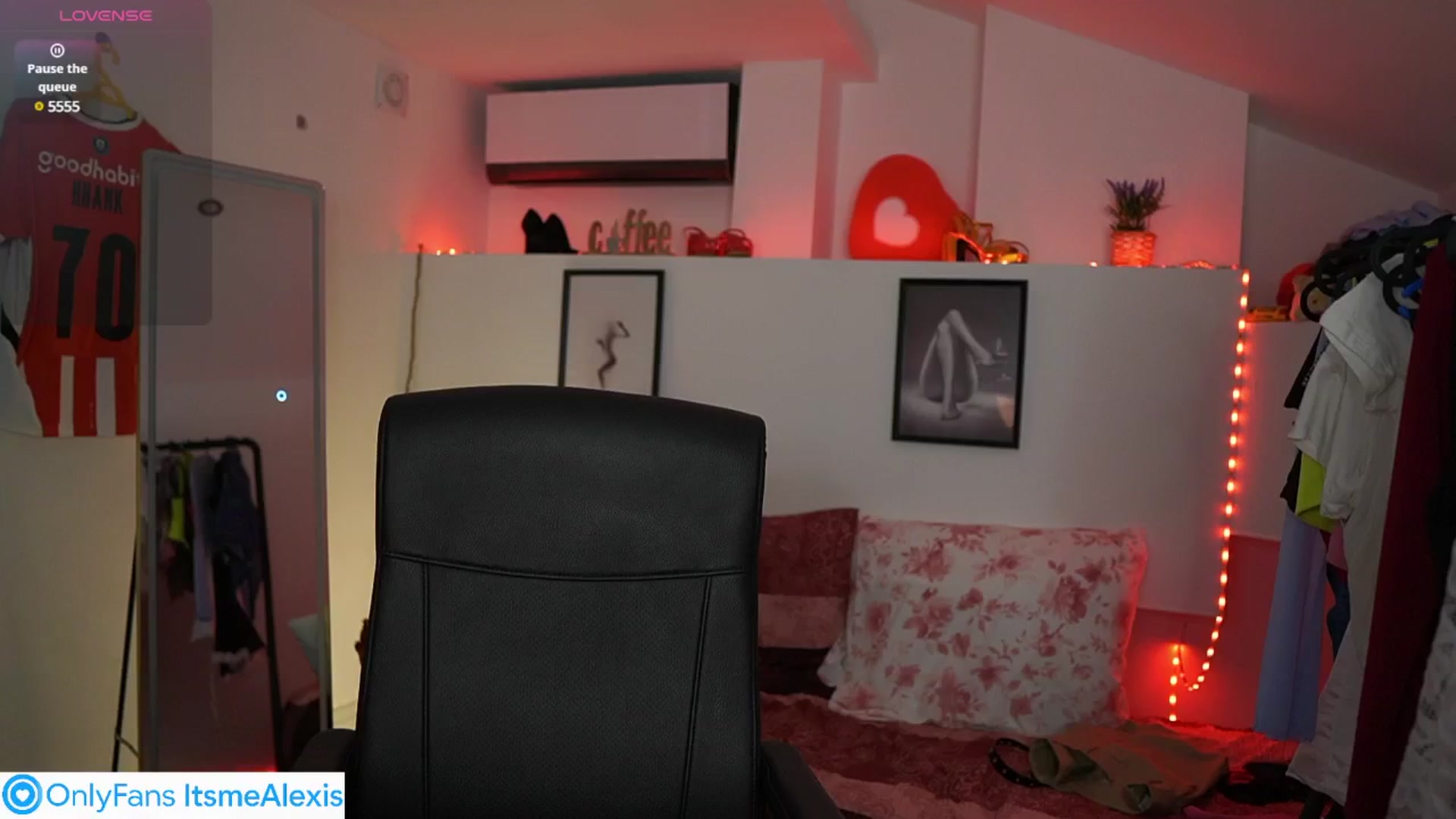 Gallery image thumbnail from Alexis__Texas's myfreecams stream on, 06/15/2025, 21:39 image 17 of 20