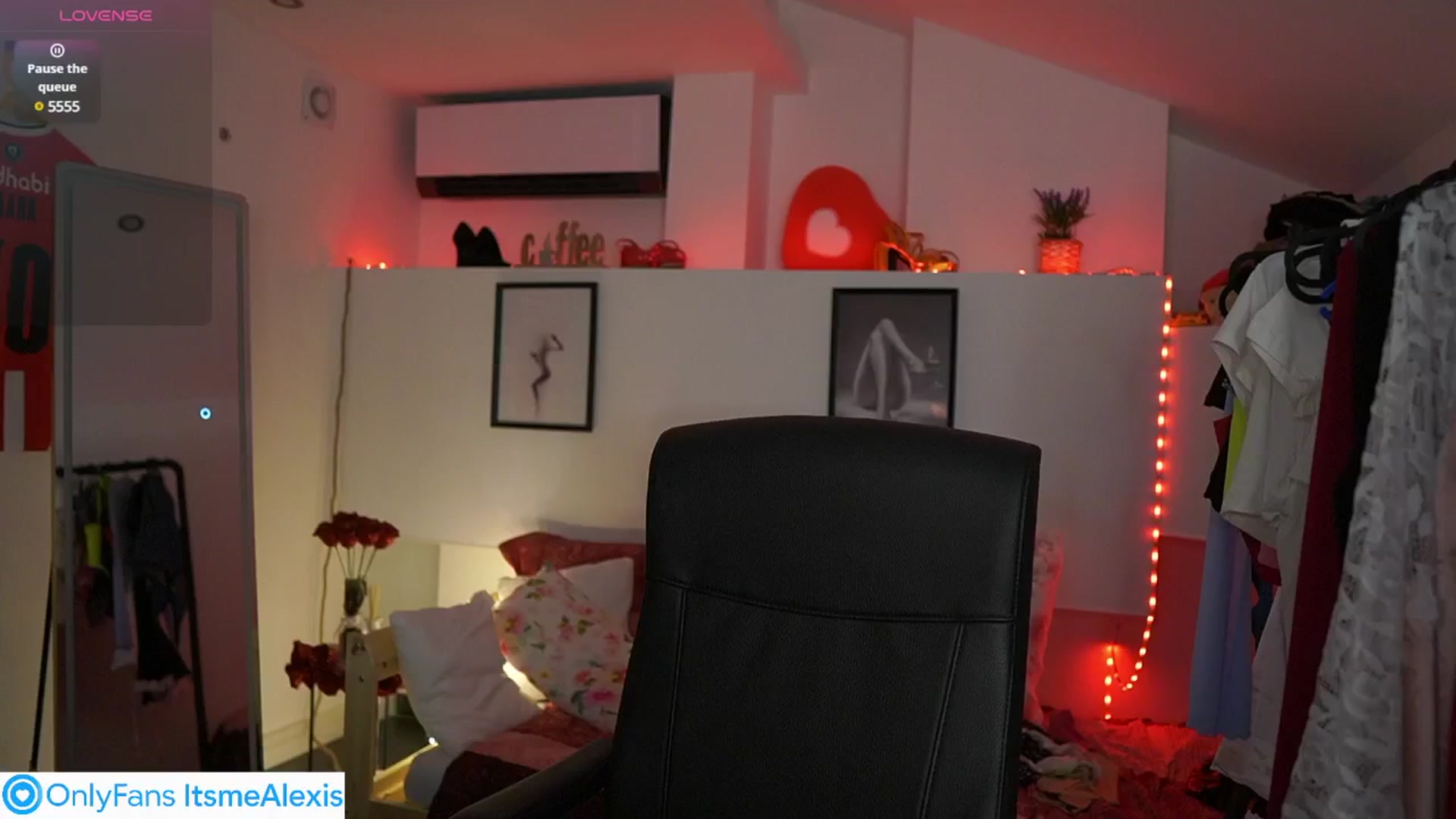 Gallery image thumbnail from Alexis__Texas's myfreecams stream on, 06/27/2025, 22:11 image 18 of 20