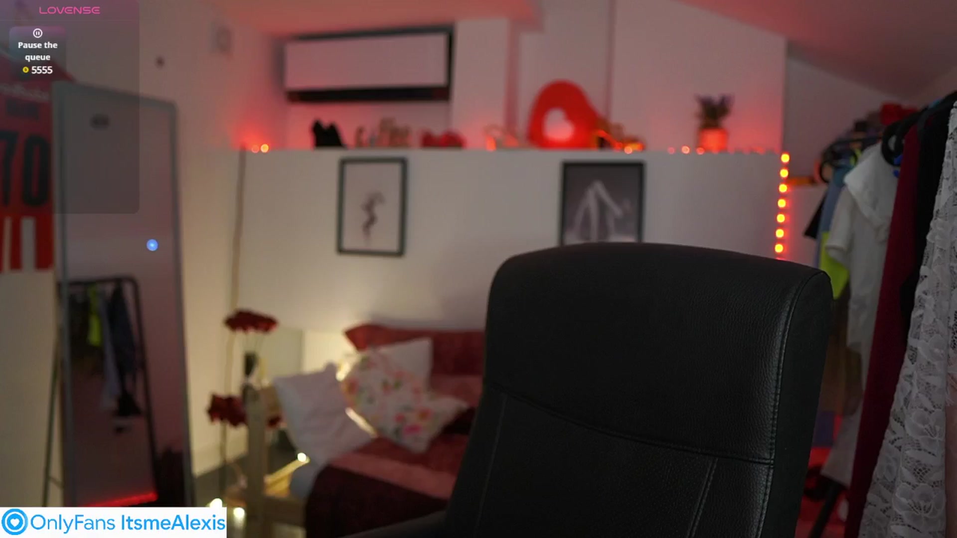 Gallery image thumbnail from Alexis__Texas's myfreecams stream on, 06/28/2025, 16:32 image 15 of 20