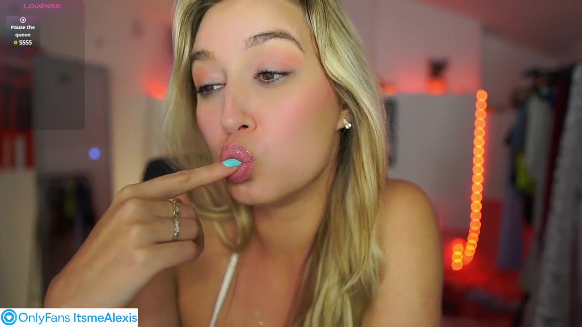 Gallery image thumbnail from Alexis__Texas's myfreecams stream on, 07/22/2025, 17:15 image 15 of 20