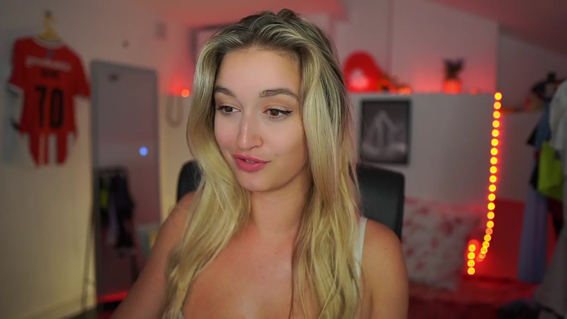 Gallery image thumbnail from Alexis__Texas's myfreecams stream on, 07/31/2025, 17:57 image 18 of 20