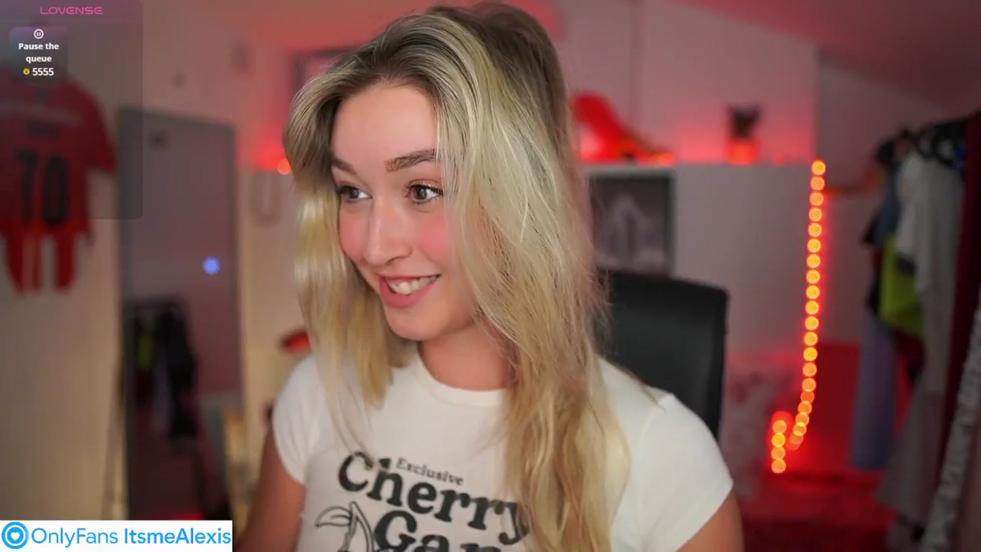 Gallery image thumbnail from Alexis__Texas's myfreecams stream on, 08/01/2025, 18:38 image 16 of 20