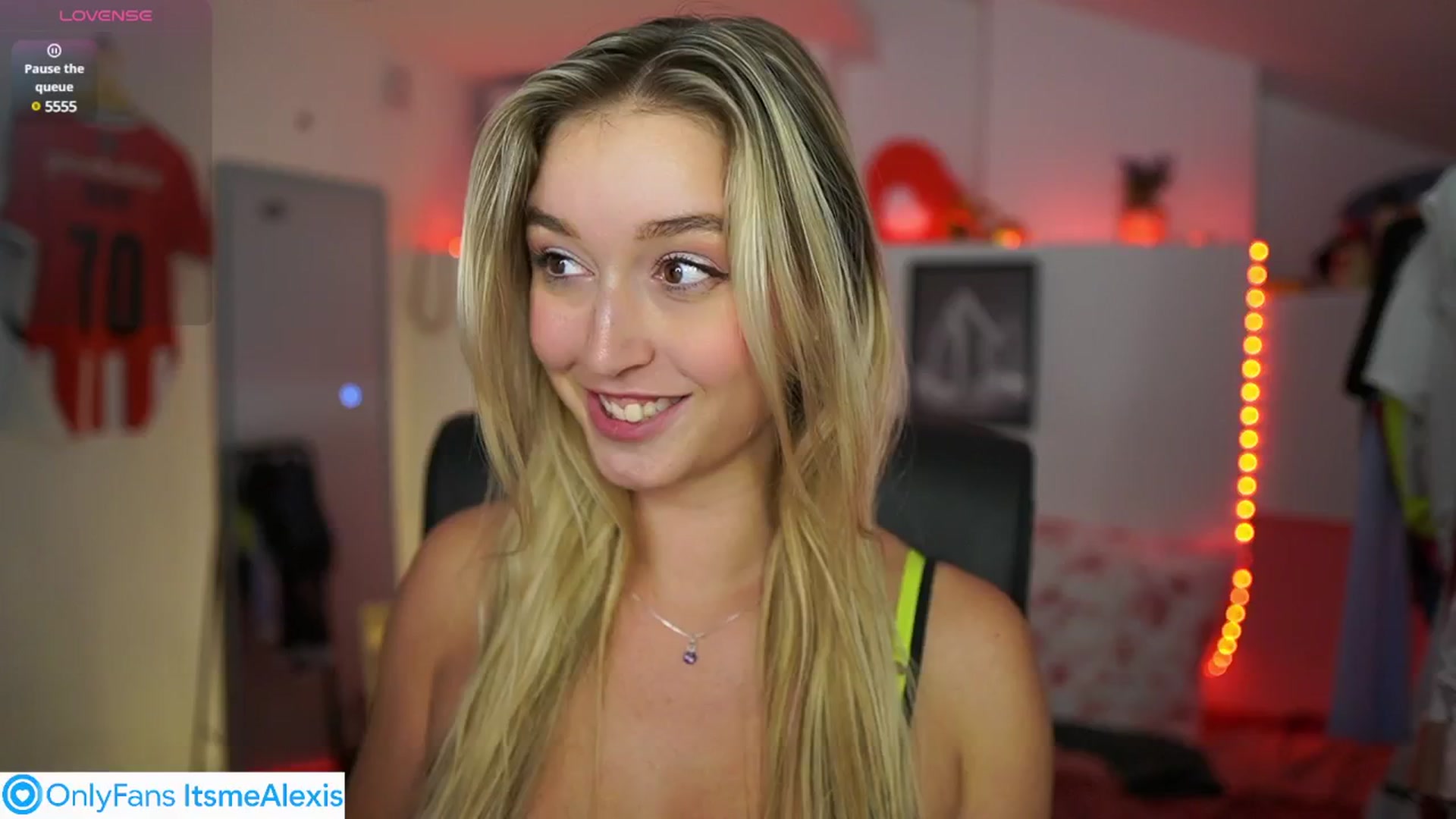 Gallery image thumbnail from Alexis__Texas's myfreecams stream on, 08/07/2025, 23:03 image 12 of 20