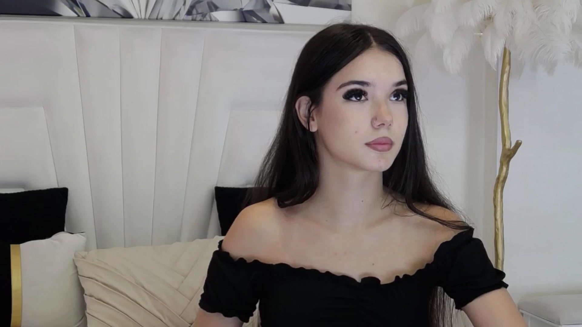 Gallery image thumbnail from AlexissDevine's myfreecams stream on, 08/30/2025, 10:37 image 9 of 20