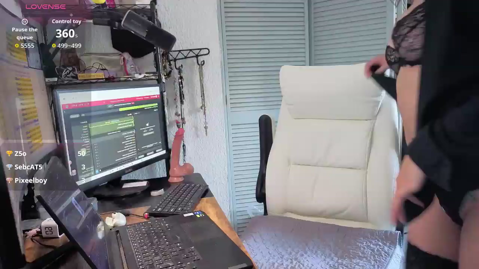 Gallery image thumbnail from Alexteasse's myfreecams stream on, 08/01/2026, 18:28 image 3 of 20