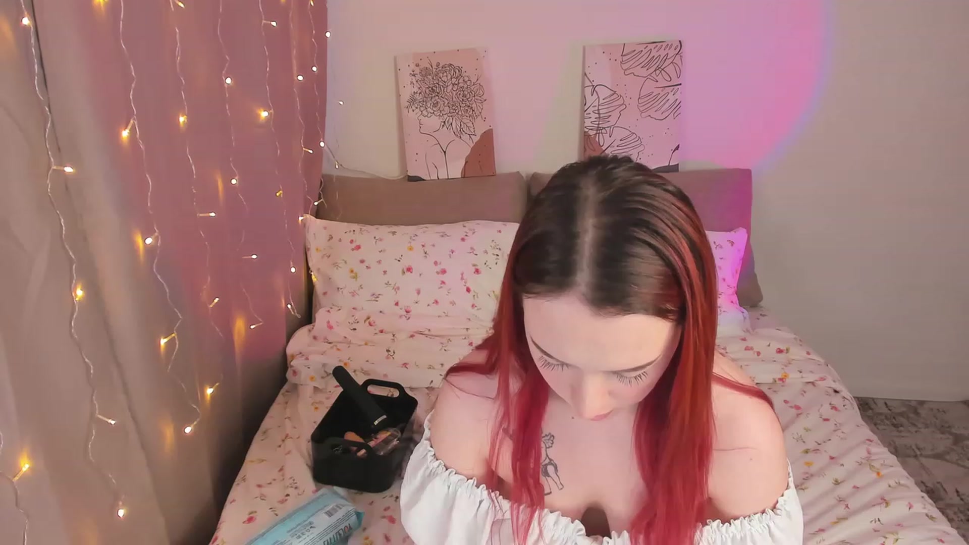 Gallery image thumbnail from AlexxDay's myfreecams stream on, 12/16/2022, 10:09 image 9 of 20