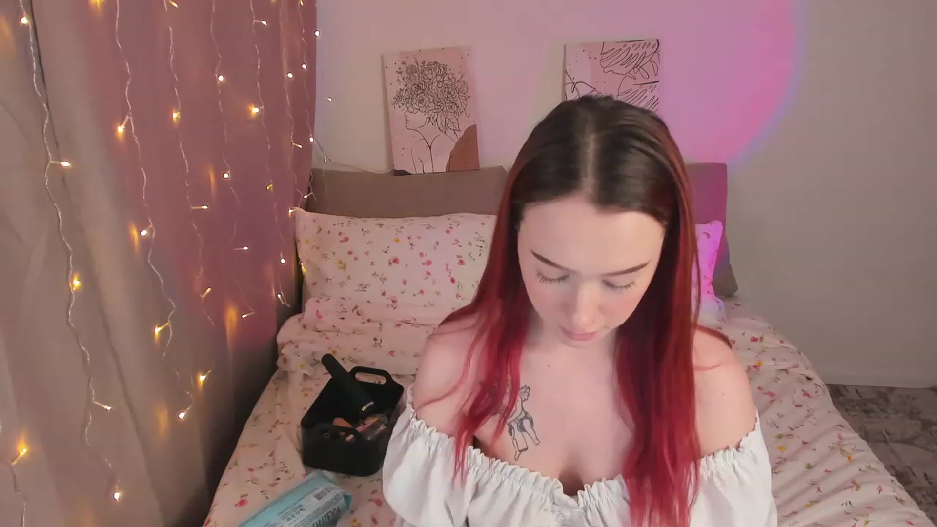 Gallery image thumbnail from AlexxDay's myfreecams stream on, 12/16/2022, 10:09 image 8 of 20