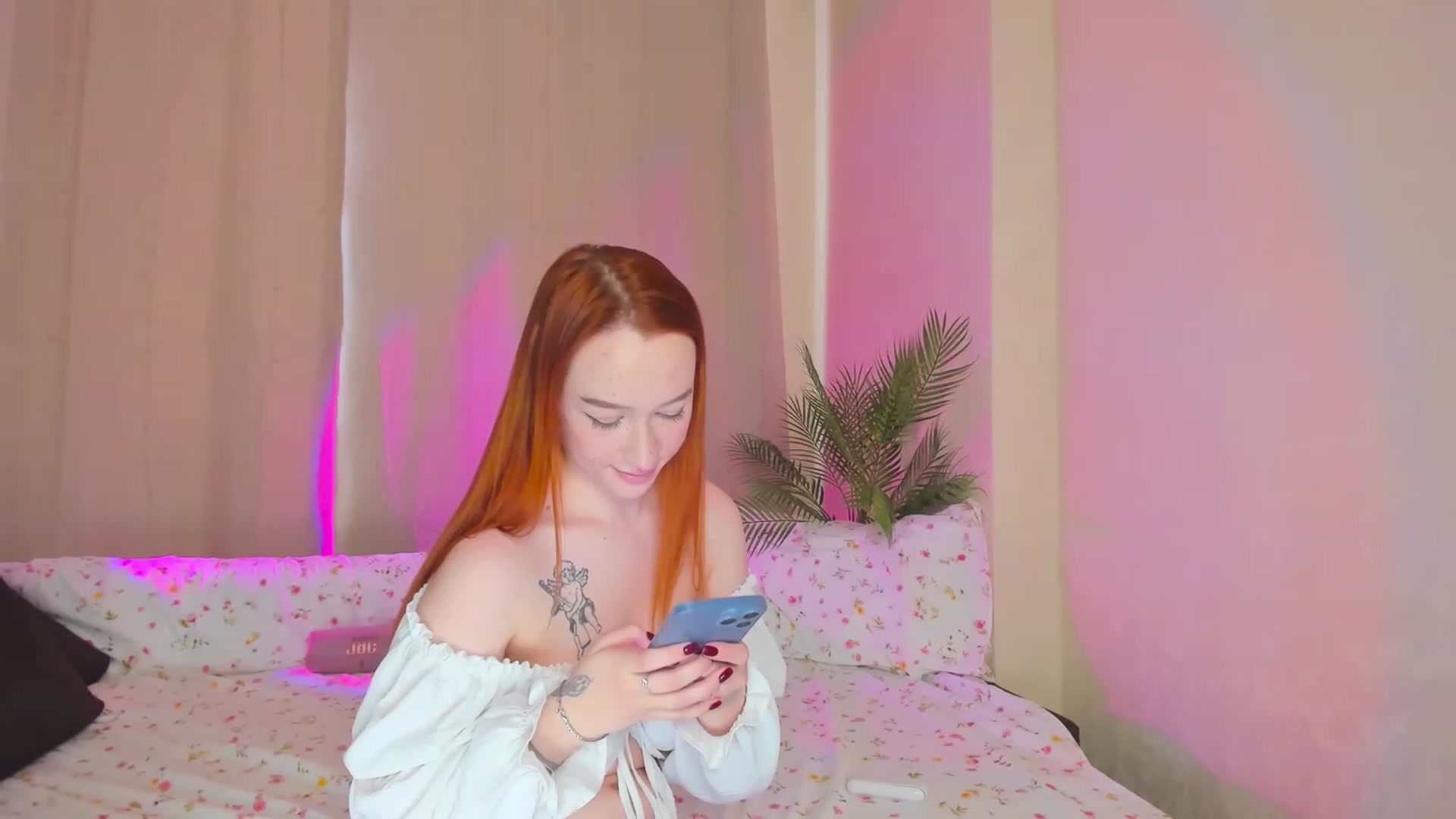 Gallery image thumbnail from AlexxDay's myfreecams stream on, 03/07/2023, 08:27 image 2 of 20