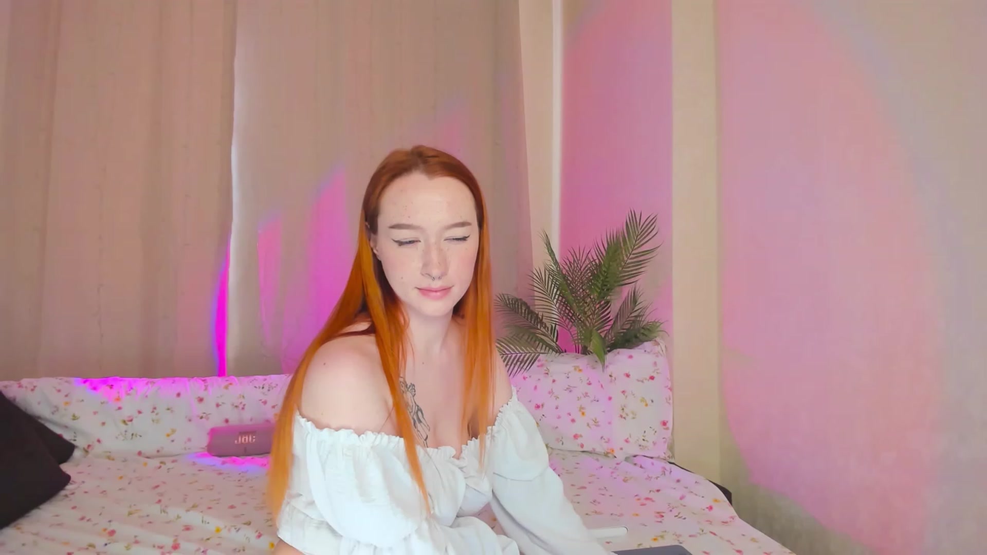 Gallery image thumbnail from AlexxDay's myfreecams stream on, 03/07/2023, 08:27 image 3 of 20